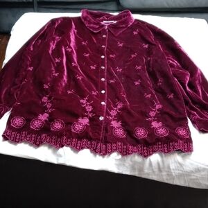 White Stag womens 26W/28W (46-48) button down velvet feel long sleeved blouse.